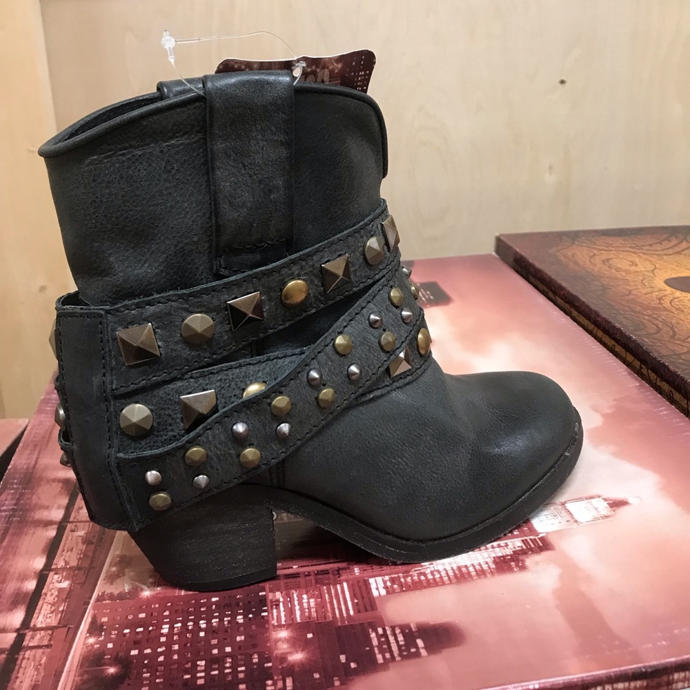 Corral boots Black Studded Strap Ankle Boot